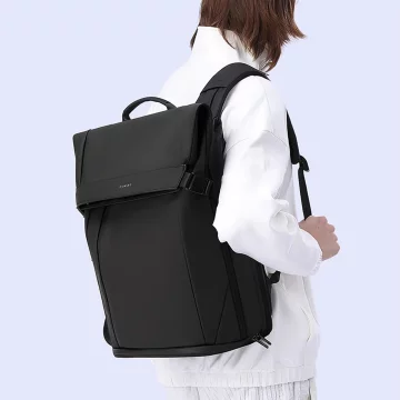 Bange wasserdichter Rucksack für 15,6-Zoll-Laptop, Stadtreisender, 45 x 30 x 16 cm, für Arbeit, Flugzeug, Herren, Damen, mit USB-Anschluss Schwarz
