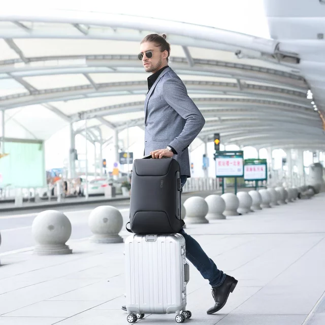 Batoh Bange proti krádeži voděodolný pro notebook do 15,6" multifunkční černý