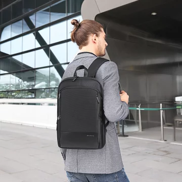 Bange wasserdichter Rucksack für 15,6-Zoll-Laptop, Stadtreisender, 45 x 30 x 16 cm, für Arbeit, Flugzeug, Herren, Damen, mit USB-Anschluss Schwarz