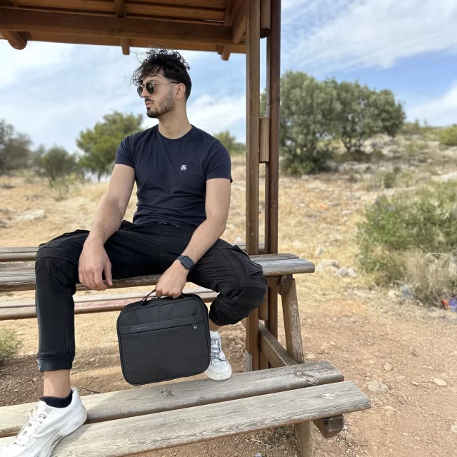 Bange wasserdichter Rucksack für 15,6-Zoll-Laptop, Stadtreisender, 45 x 30 x 16 cm, für Arbeit, Flugzeug, Herren, Damen, mit USB-Anschluss Schwarz