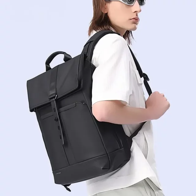 Bange wasserdichter Rucksack für 15,6-Zoll-Laptop, Stadtreisender, 45 x 30 x 16 cm, für Arbeit, Flugzeug, Herren, Damen, mit USB-Anschluss Schwarz